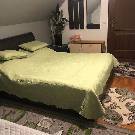 Біля Комори Pilipets المظهر الخارجي الصورة